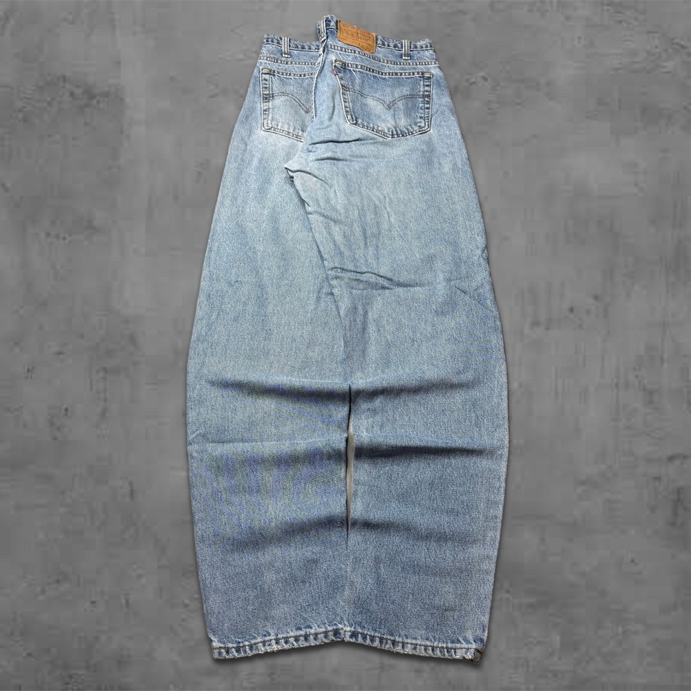 90s Relaxed Tapered Light Wash Levi's 550 Clean Vintage Jeans